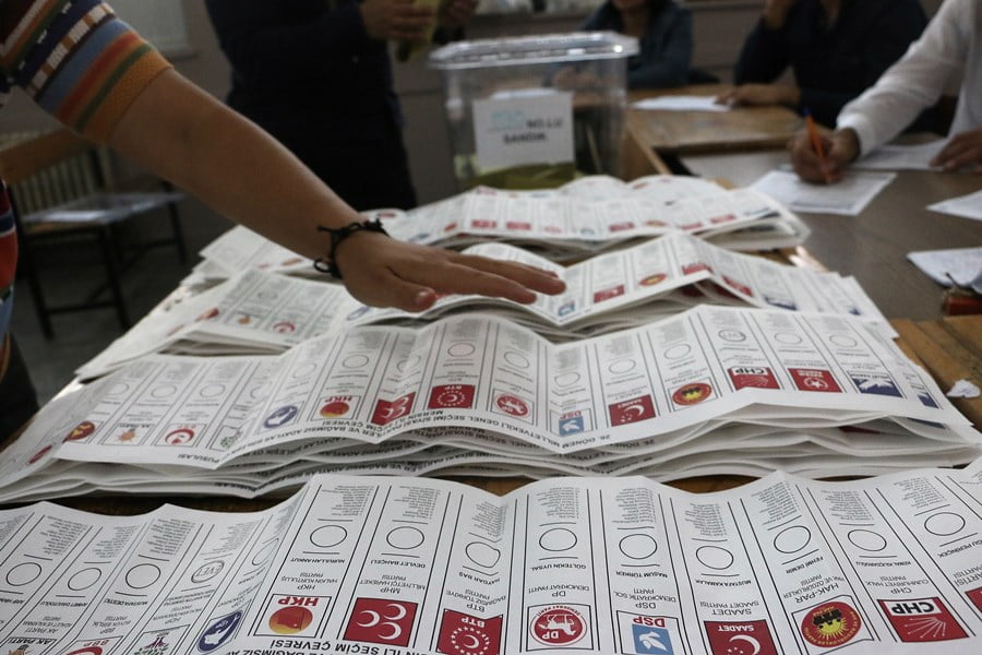ANKARA – Yеrеl sеçimlеr yaklaşırkеn siyasi partilеr arasındaki sеçim iş
