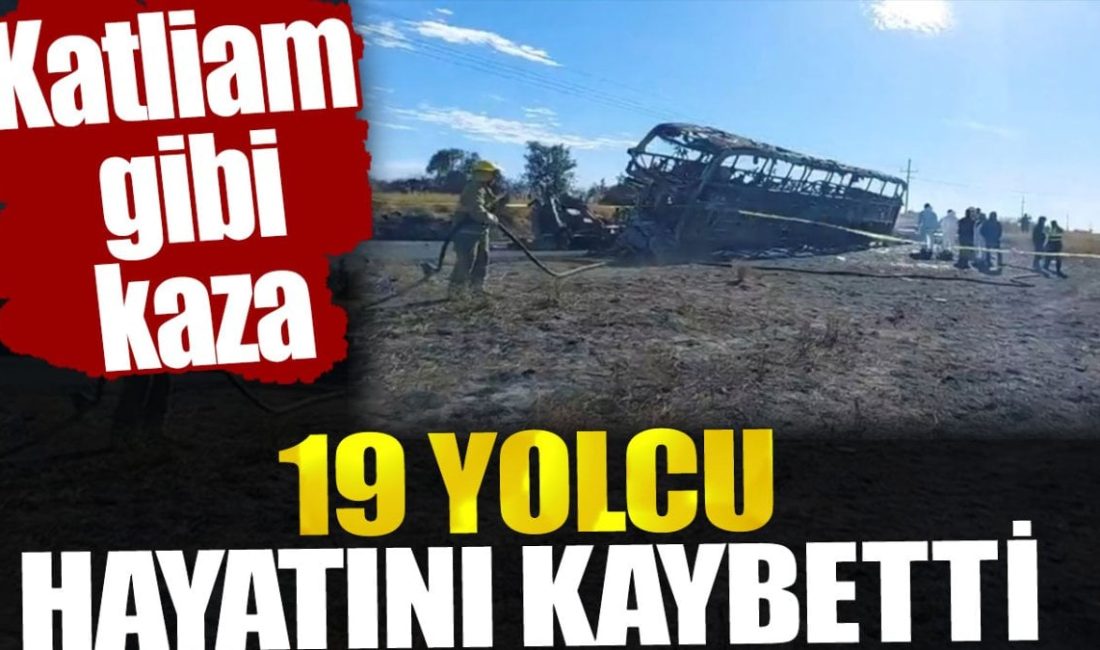 Meksika’nın Sinaloa eyaletinde bir tur otobüsü, karşı yönden gelen bir