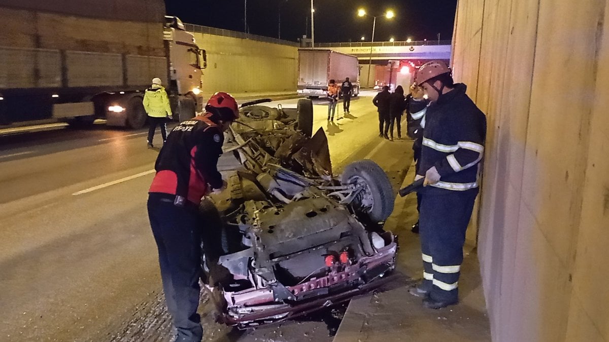 Çorum’da meydana gelen trafik kazalarında karşı şeritteki araçlara çarpan otomobiller
