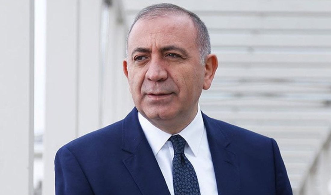 Gürsel Tekin, uzun yıllar CHP’de siyaset yapmış ve son olarak