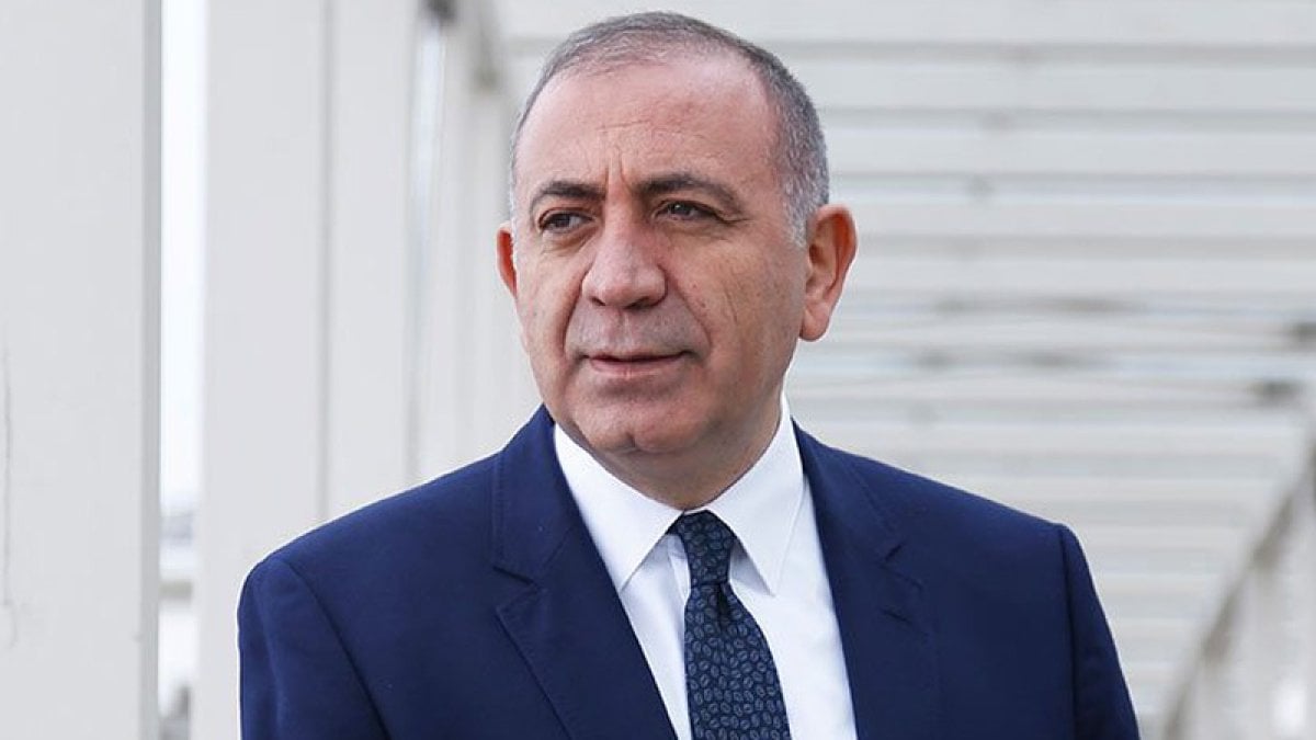 Gürsel Tekin, uzun yıllar CHP’de siyaset yapmış ve son olarak