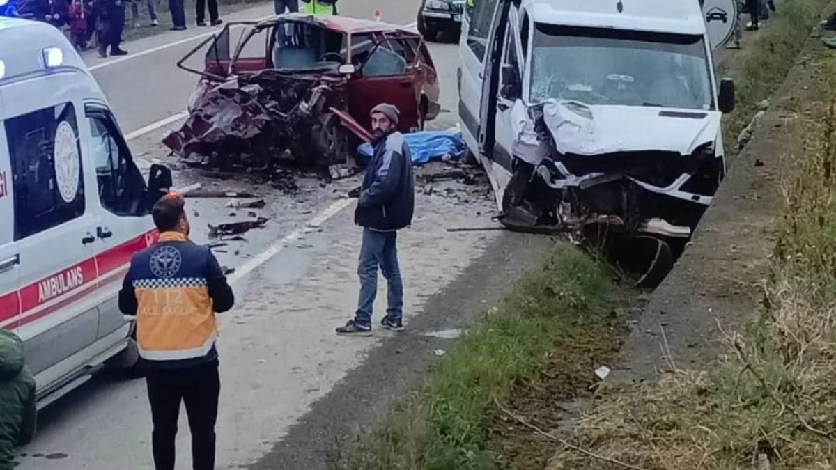 Ordu Ulubey’de Minibüs ile Otomobil Çarpıştı: 2 Ölü, 1 Yaralı