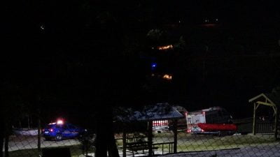 Uşak'ta park halindeki bir otomobil bilinmeyen bir sebepten ötürü gölete