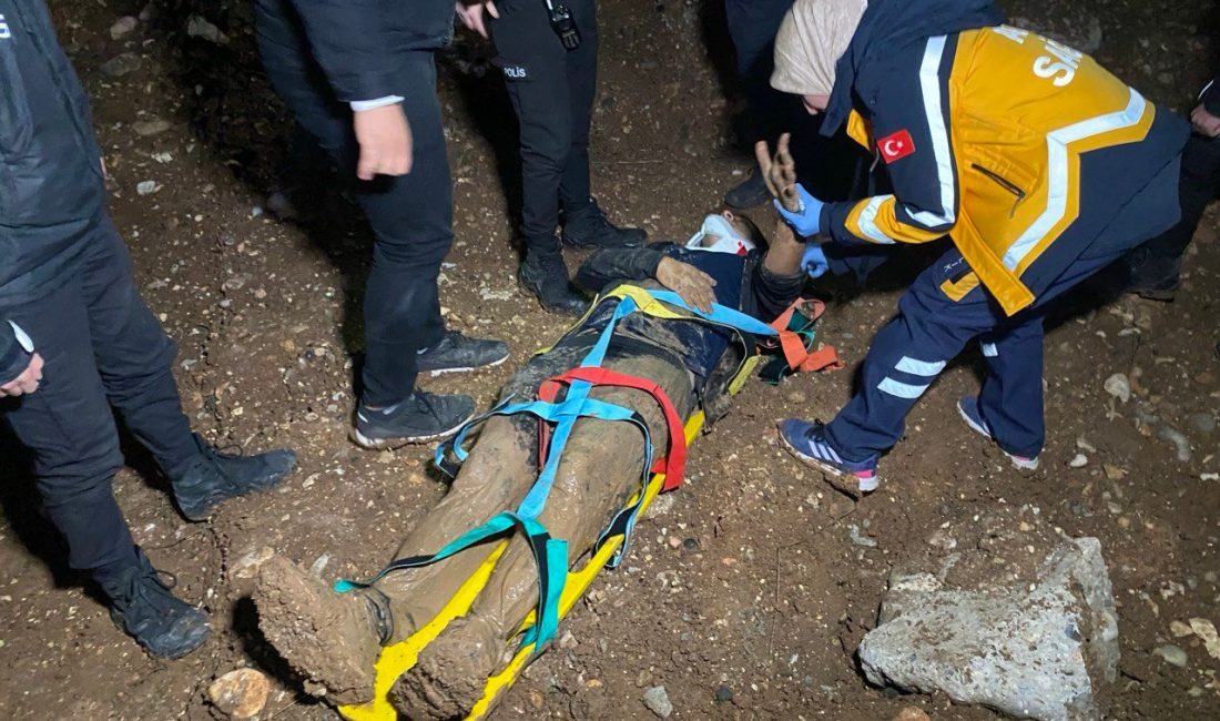 Adıyaman’da kontrolden çıkan bir polis aracı, kaldırıma çarparak 150 metre