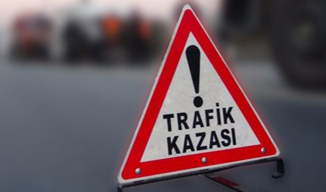 İzmirde yolcu otobüsü ile otomobilin çarpışması sonucu 2'si ağır 4