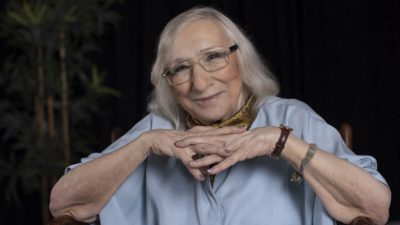Türk edebiyatının önemli isimlerinden Yazar Alev Alatlı, 79 yaşında tedavi