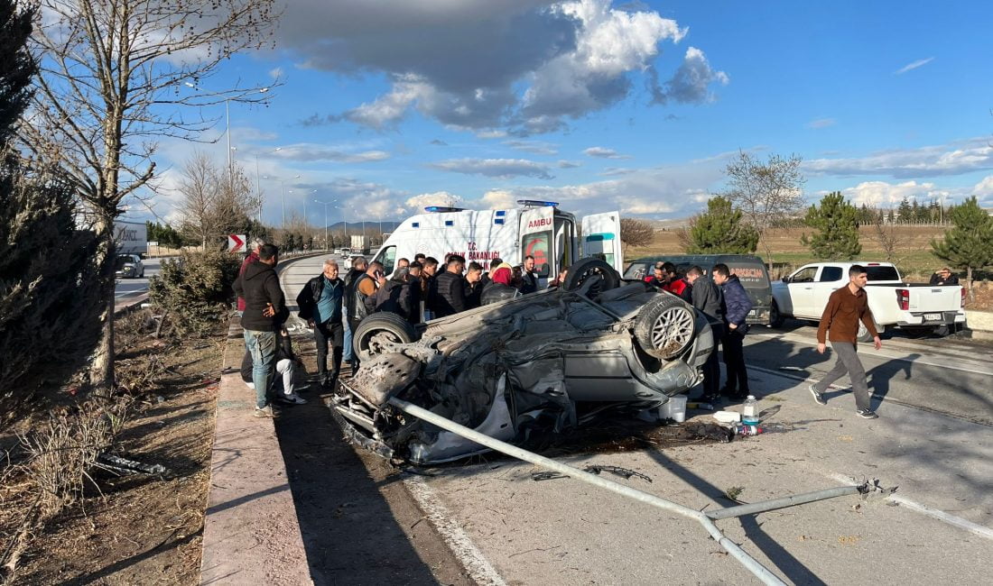AFYONKARAHİSAR KONYA ÇEVRE YOLU NİZAMİYE KAVŞAĞINDA TRAFİK KAZASI