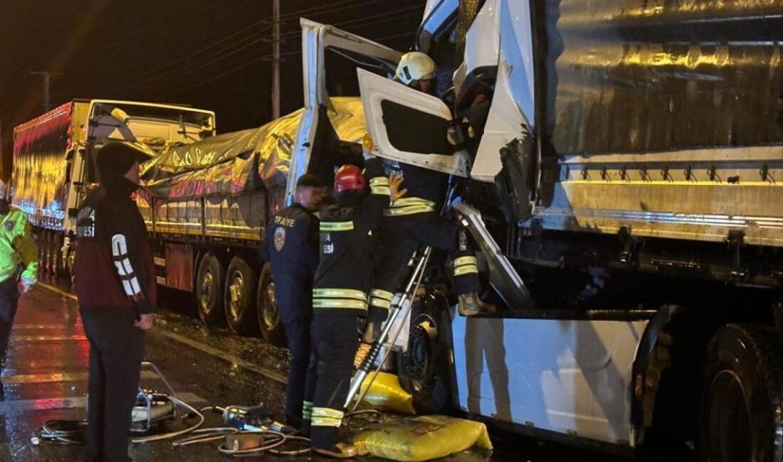 Konya Akşehir’de meydana gelen zincirleme trafik kazasında, dört TIR’ın çarpışması