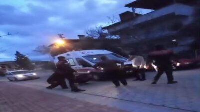 Denizli Pamukkale'de komşusuyla gürültü nedeniyle tartışan Hasan E., silahla rastgele