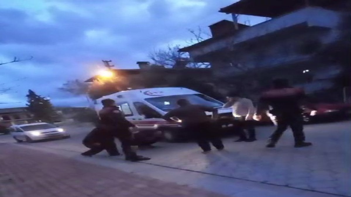 Denizli Pamukkale'de komşusuyla gürültü nedeniyle tartışan Hasan E., silahla rastgele