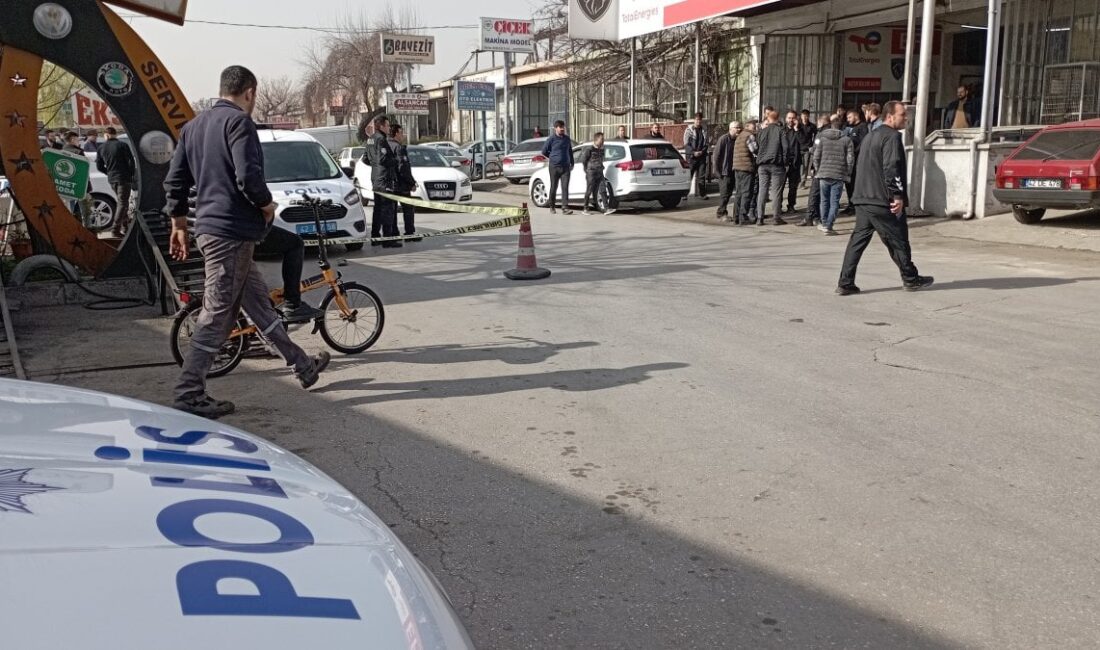 Konya'da araçlarıyla seyir halinde olan 2 komşunun karıştığı maddi hasarlı