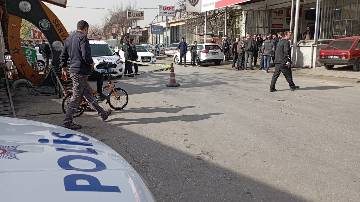 Konya'da araçlarıyla seyir halinde olan 2 komşunun karıştığı maddi hasarlı