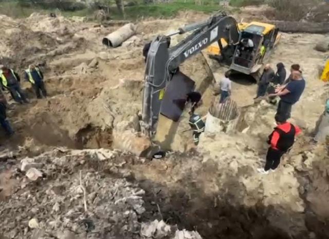 Tekirdağ'ın Çerkezköy ilçesinde meydana gelen toprak kaymasında 2 işçi hayatını