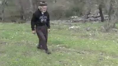 Antalya’nın sarp dağlarında, insanlara küsen ve keçileri çalınan bir adamın