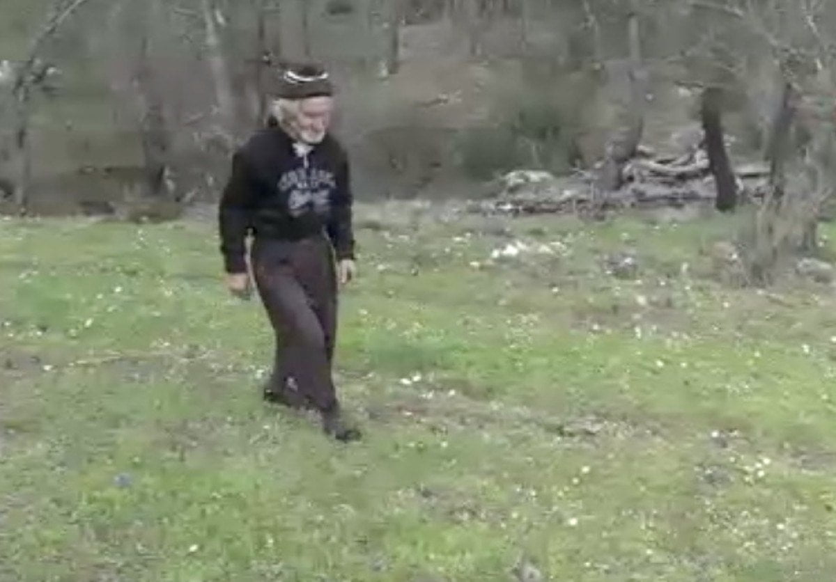 Antalya’nın sarp dağlarında, insanlara küsen ve keçileri çalınan bir adamın