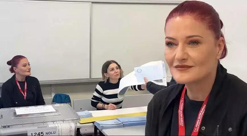 Yerel seçimlerde sandık görevlileri arasında ünlü bir isim de vardı: