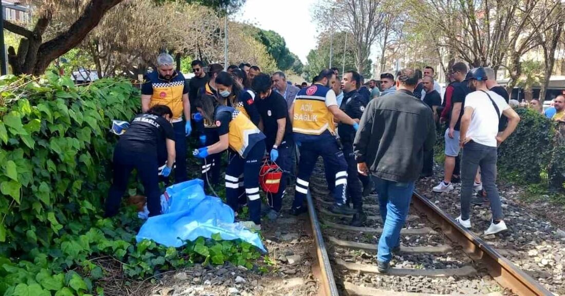 Manisa'nın Salihli ilçesinde tren kazası! Gönül Göçmen, hemzemin geçitte trenin