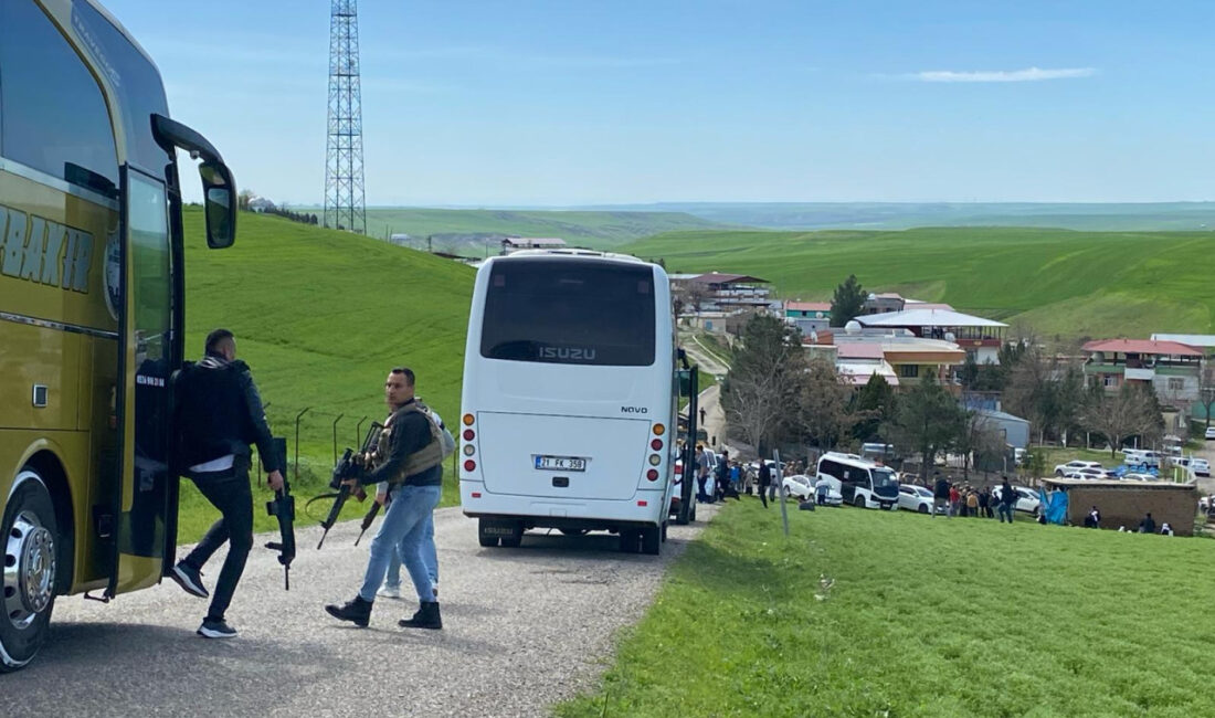 Diyarbakır'da Ağaçlıdere Mahallesi'nde muhtarlık seçimi sırasında çıkan silahlı, taşlı, sopalı