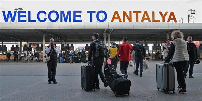 Antalya turizmde yeni bir rekora imza atmaya hazırlanıyor. 2024 yılında