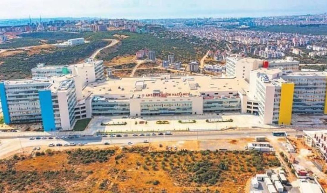 Uzun zamandır beklenen Antalya Şehir Hastanesi bugün itibarıyla hastalarına hizmet