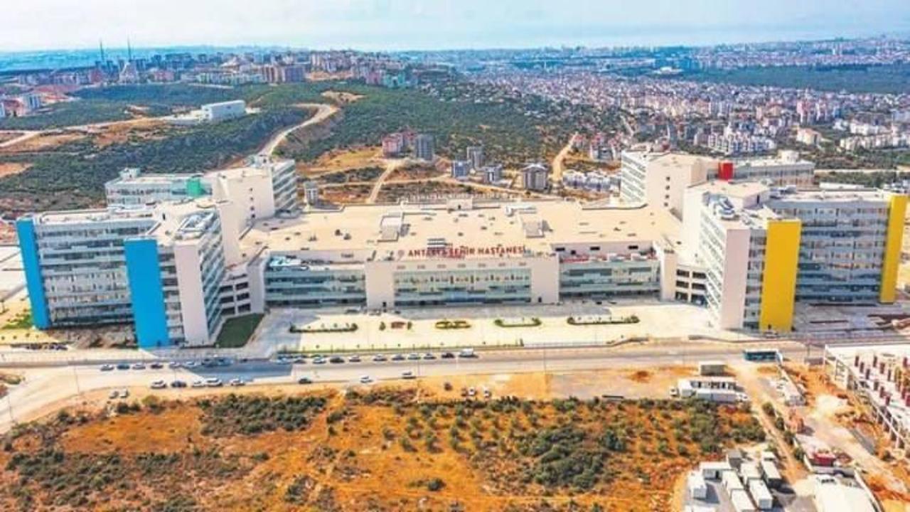 Uzun zamandır beklenen Antalya Şehir Hastanesi bugün itibarıyla hastalarına hizmet
