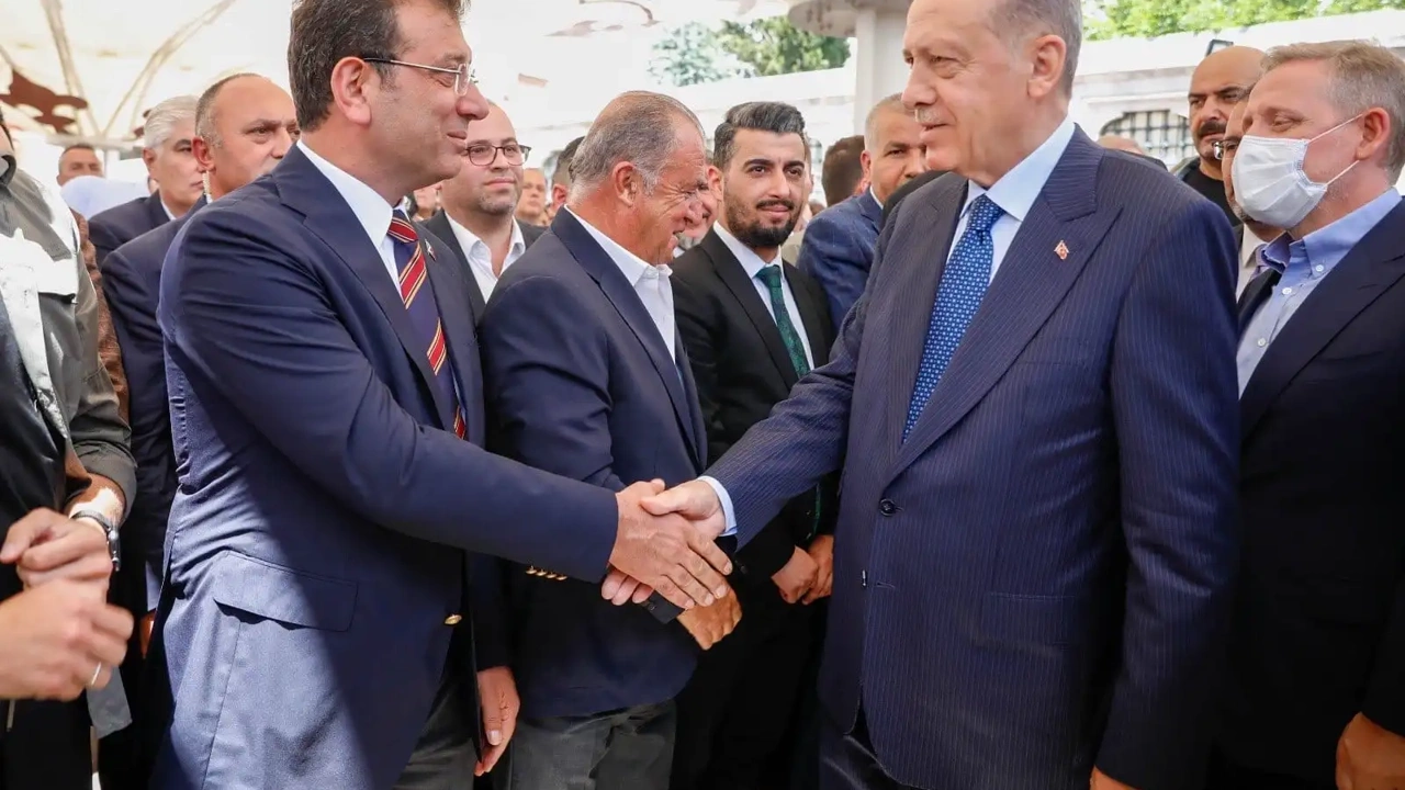 Bekir Ağırdır, Gazete Oksijen’de yer alan yazısında İstanbul yarışında İmamoğlu’nun