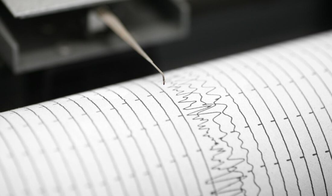 Yunanistan'da Mora Yarımadası'nın batısında 5,8 büyüklüğünde deprem meydana geldi. Deprem