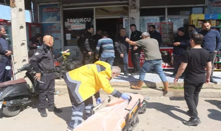 Muratpaşa'da bir esnaf dükkanına bırakılan CHP broşürünü görünce sinirlenen S.