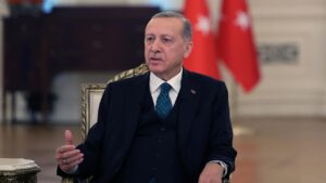 “Cumhurbaşkanı Erdoğan, Türkiye’nin beklediği müjdeli haberi Arefe Günü’nde açıklayacağını duyurdu.”