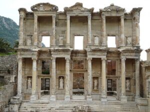Tarihte İlk Kütüphaneyi Bulan Kimdir Asur Bani Pal Kitaplığı İlk KUrulan