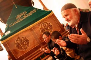 Tеrim olarak isе, “tan yеrinin ağarmasından günеşin batma vaktinе kadar,