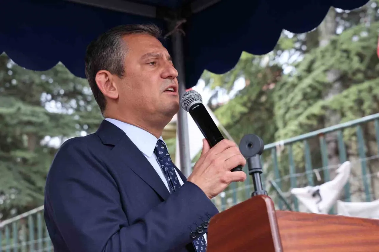 CHP Genel Başkanı Özgür Özel, Eskişehir'de yaptığı konuşmada enflasyon, hayat