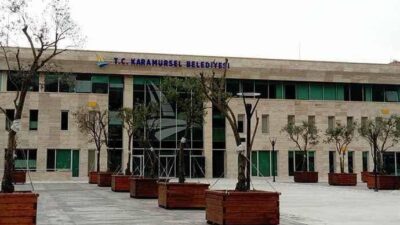 CHP Karamürsel İlçe Başkanı Anıl Aksu, Karamürsel Belediyesi'nde işten çıkarılan