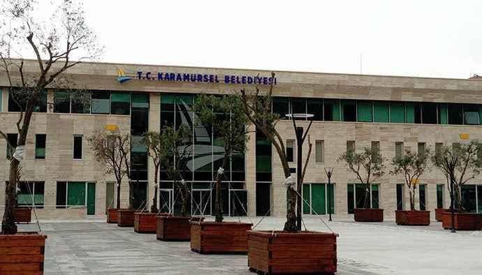 CHP Karamürsel İlçe Başkanı Anıl Aksu, Karamürsel Belediyesi'nde işten çıkarılan
