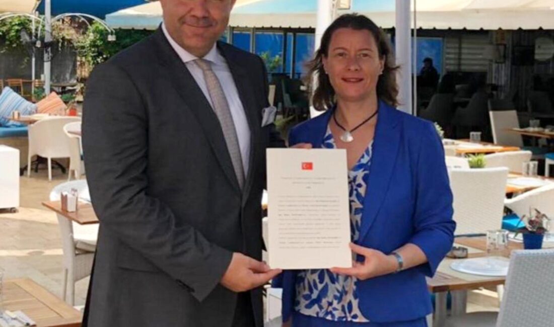 Antalya'nın önde gelen turizmcilerinden Buğra Berberoglu, Fransa'nın Antalya fahri konsolosu