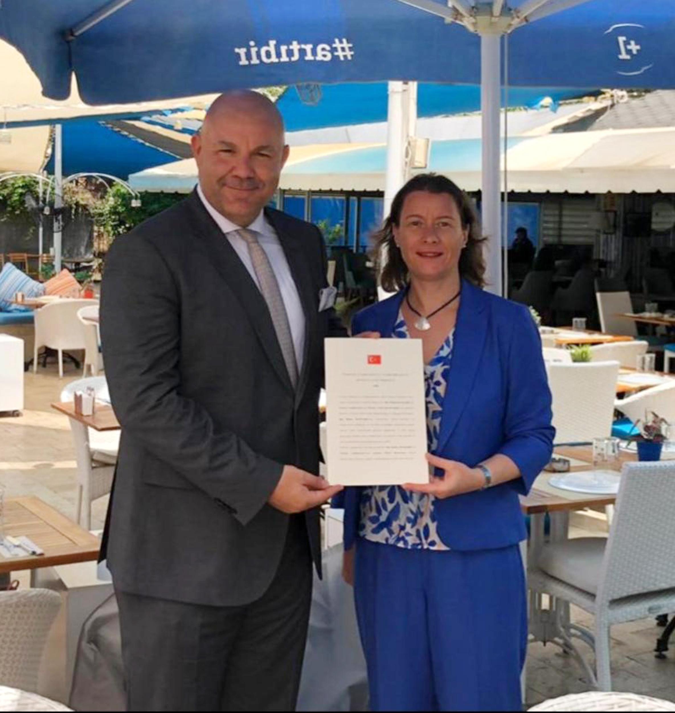 Antalya'nın önde gelen turizmcilerinden Buğra Berberoglu, Fransa'nın Antalya fahri konsolosu