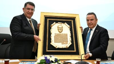 Antalya Büyükşehir Belediye Başkanı Muhittin Böcek, 75 oda başkanı ile