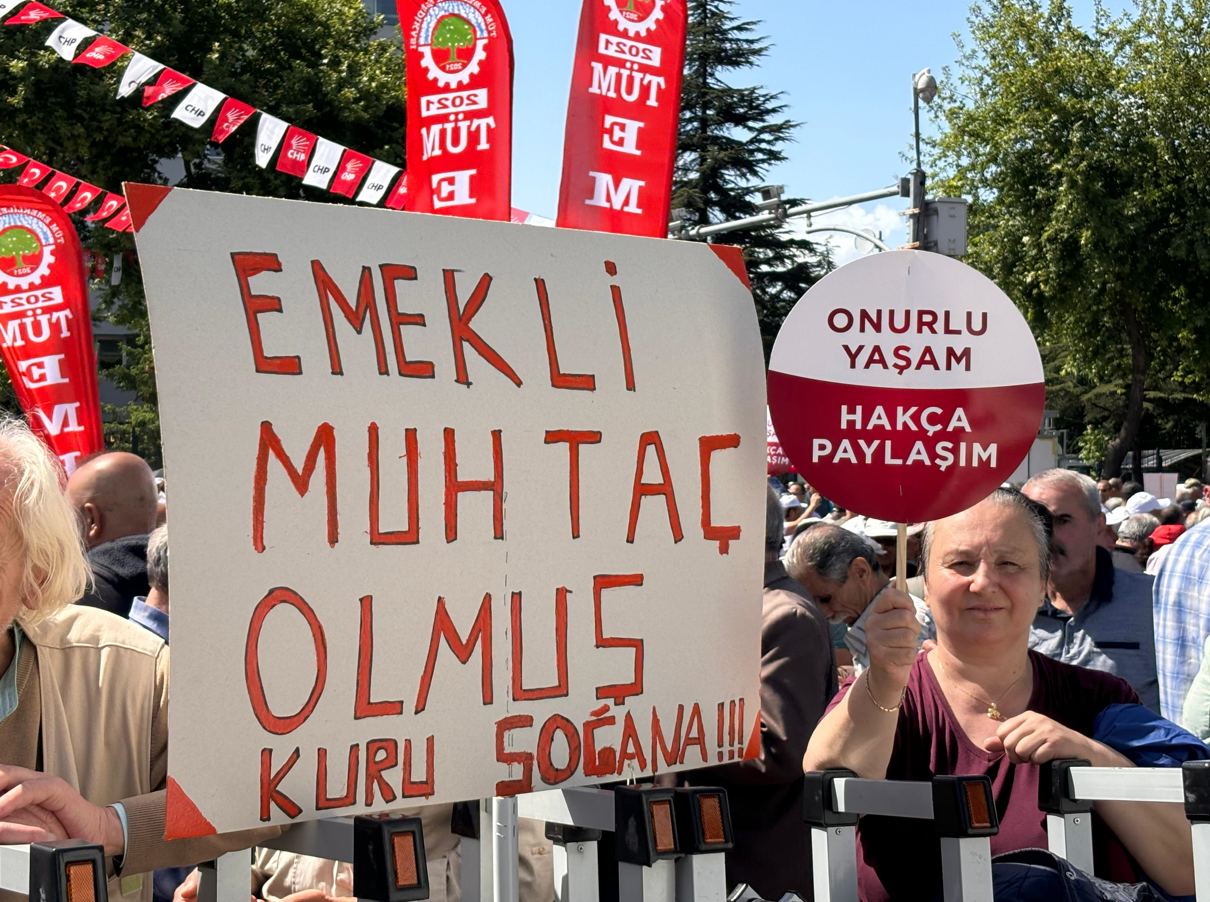 En düşük emekli aylığının artırılması için yetkililer bugün toplanacak. Toplantı