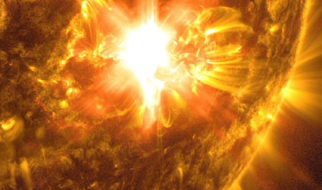 NOAA, Güneş'te devasa bir patlama tespit etti. Jeomanyetik fırtına alarmı