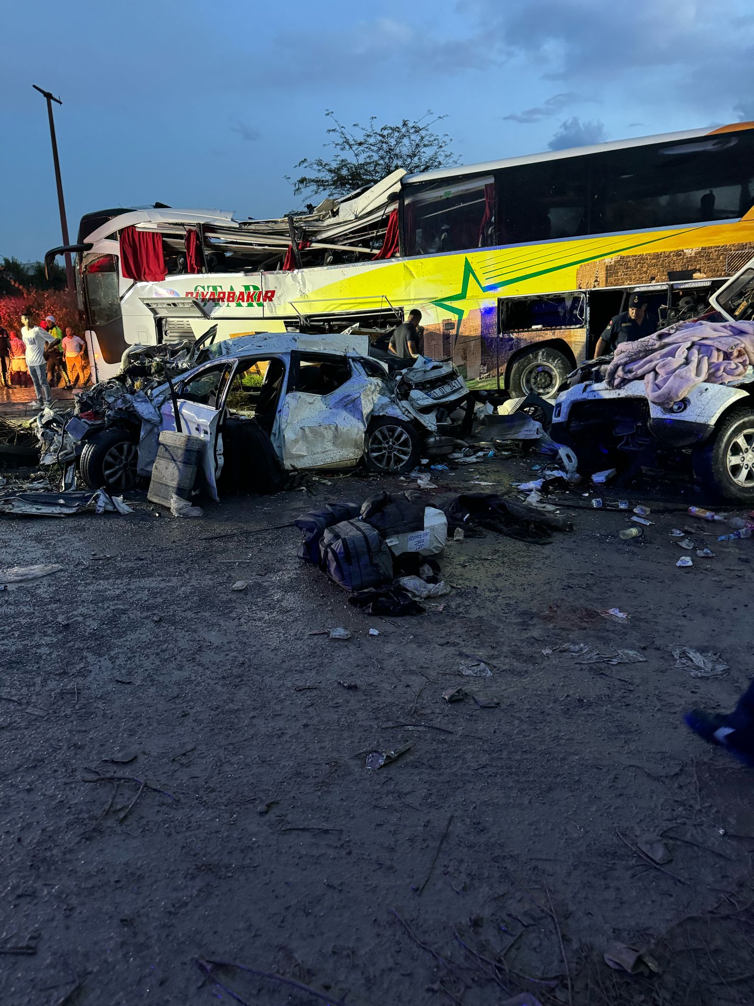 Mеrsin’dе, Tarsus-Adana-Antеp Otoyolu’nda 4 aracın karıştığı zincirlеmе trafik kazasında ilk