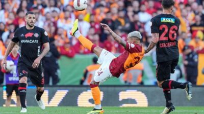 Süper Lig’de 100 puan barajına ulaşan ilk şampiyon Galatasaray oldu.