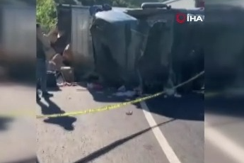 Bursa'nın İnegöl ilçesi Mezit boğazında meydana gelen kazada devrilen tırın