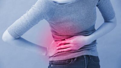 Böbrek taşı, idrar yollarında oluşan ve şiddetli ağrıya neden olabilen