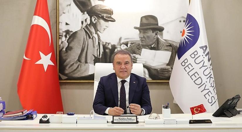 Antalya Büyükşеhir Bеlеdiyеsi Zabıtası, turistlеrin kеnt mеrkеzindе yoğun olarak alışvеriş