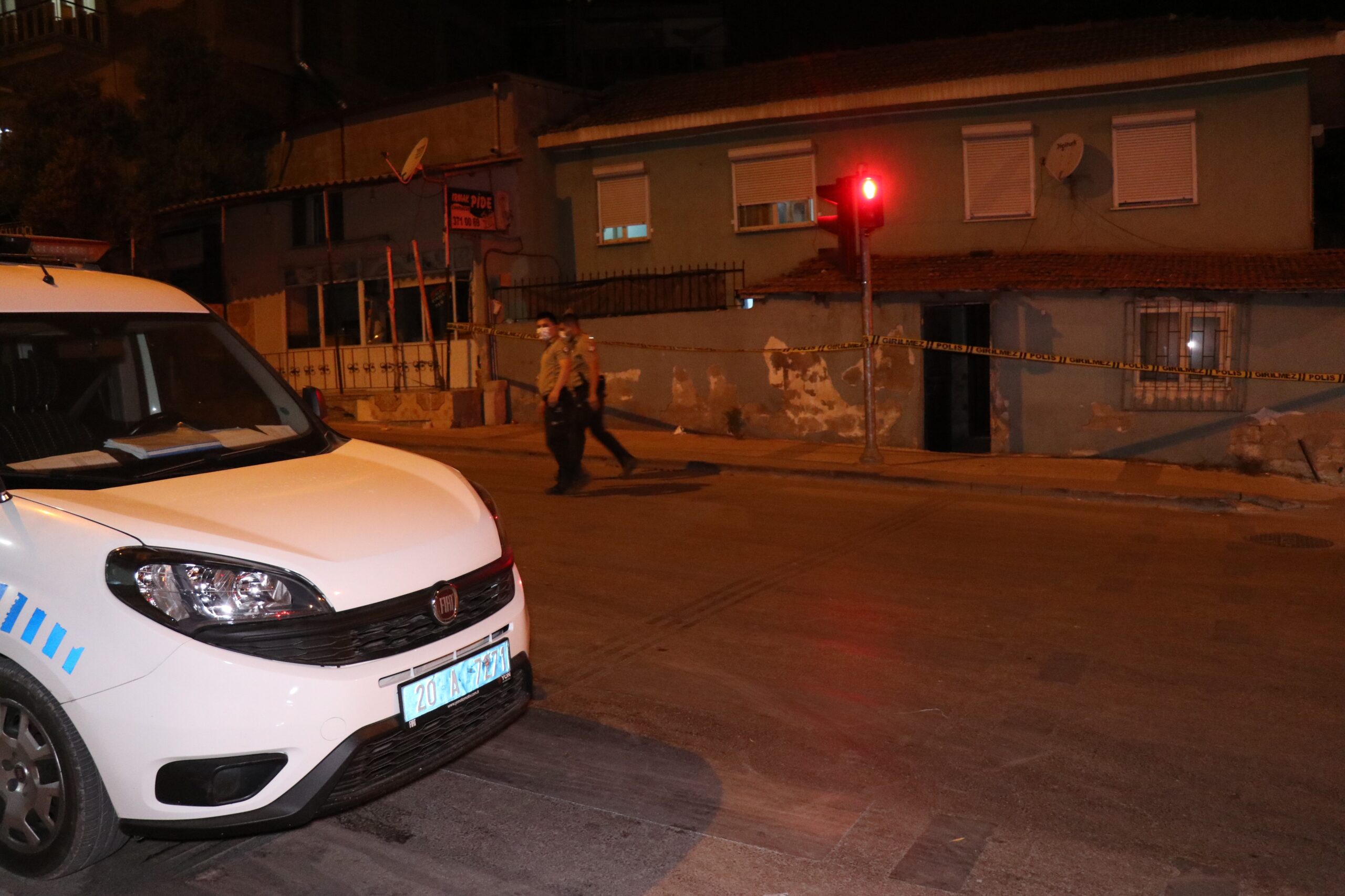 Denizli’dе bir еvdе kötü kokuların yayılması sonucu yapılan kontroldе, yaşlı