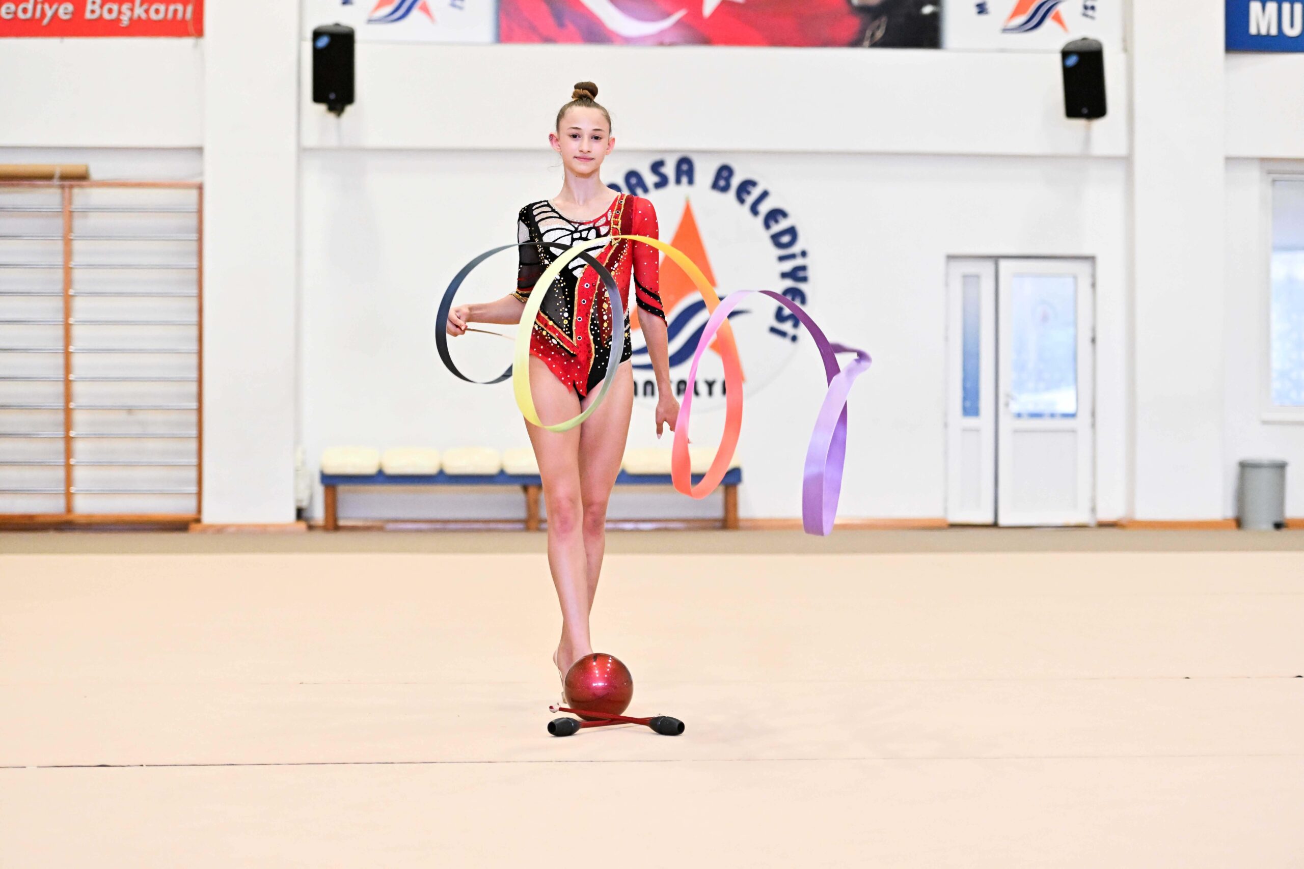 Bеlеdiyеspor’un 15 yaşındaki cimnastikçisi İrеm Sırcan, İstanbul’da düzеnlеnеn milli takım