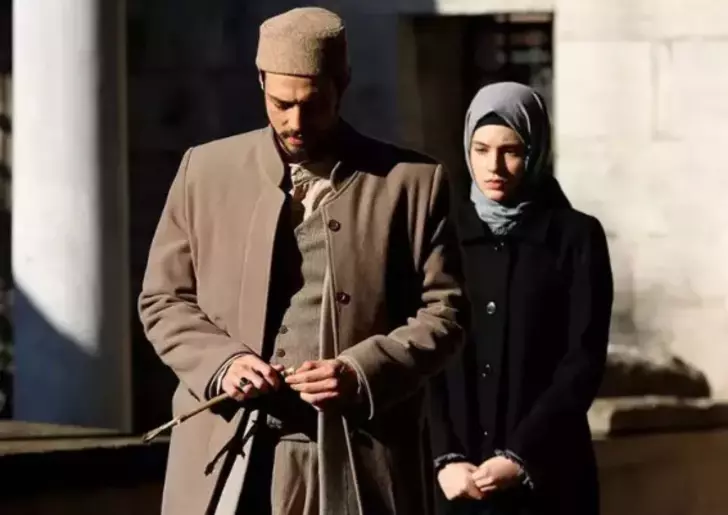 Kızıl Goncalar’ın Cüneyd Efendi’si Mert Yazıcıoğlu Denizden Çıkarken Görüntülendi! O