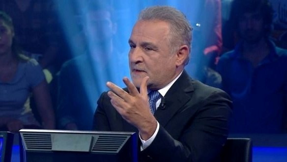 Kenan Işık: Türk Televizyonunun Ünlü İsmi ve Başarılı Kariyeri Kenan