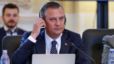 CHP Genel Başkanı Özgür Özel, katıldığı bir Youtube programında telefonunu