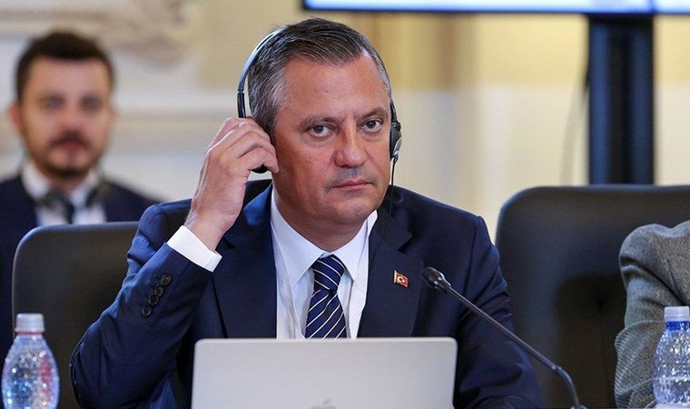 CHP Genel Başkanı Özgür Özel, katıldığı bir Youtube programında telefonunu